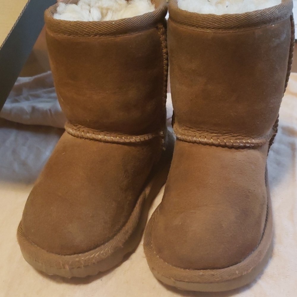 UGGS toddler size 6